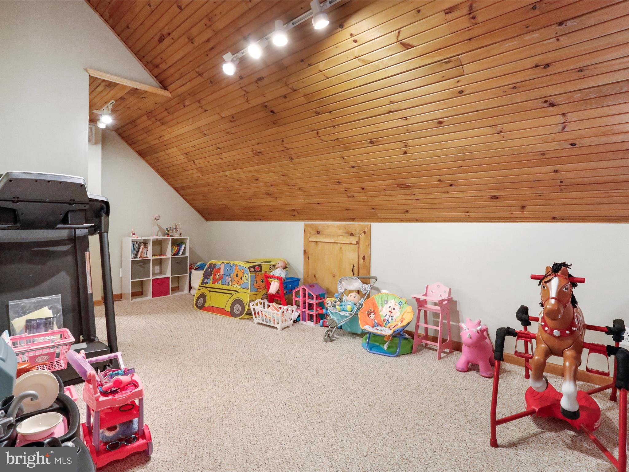 COMMUNITY KNOLLS - Residential