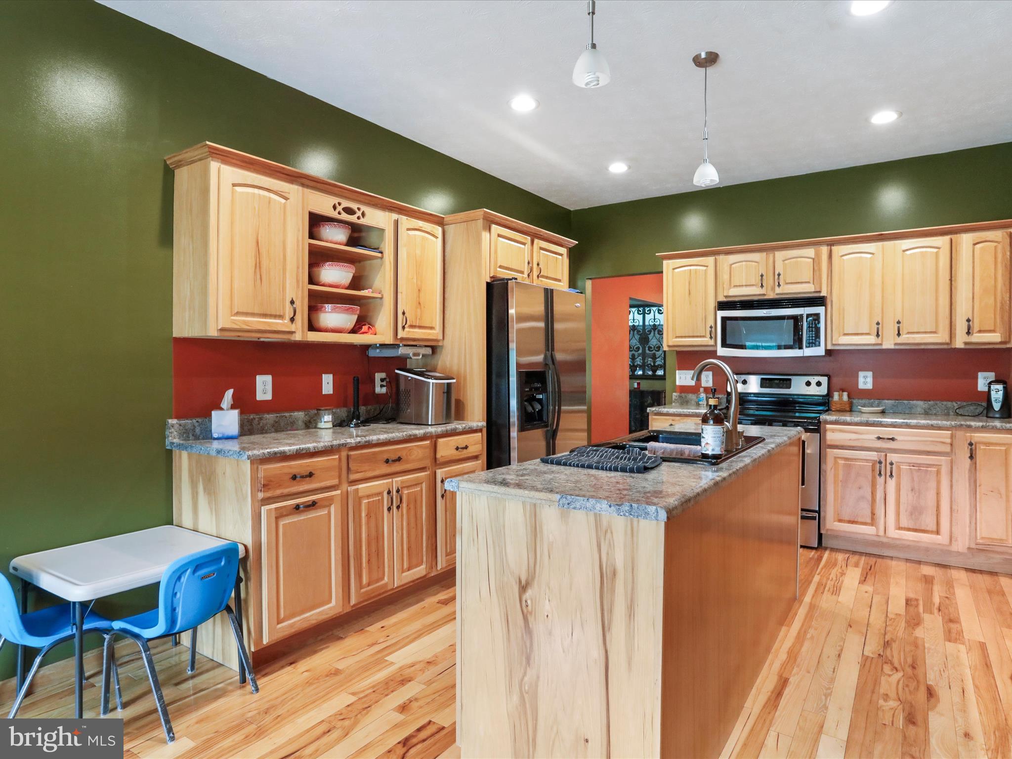 COMMUNITY KNOLLS - Residential