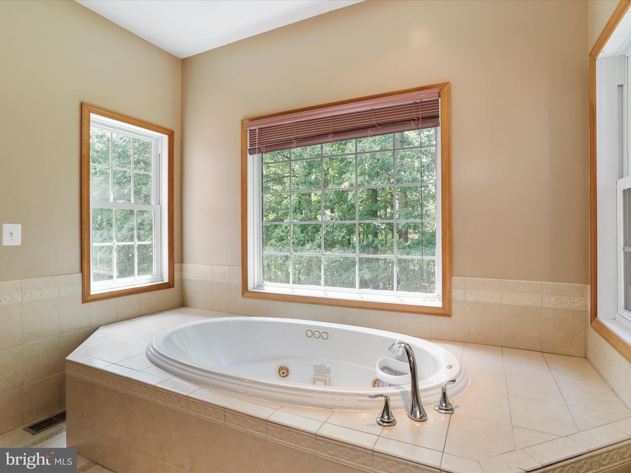 COMMUNITY KNOLLS - Residential