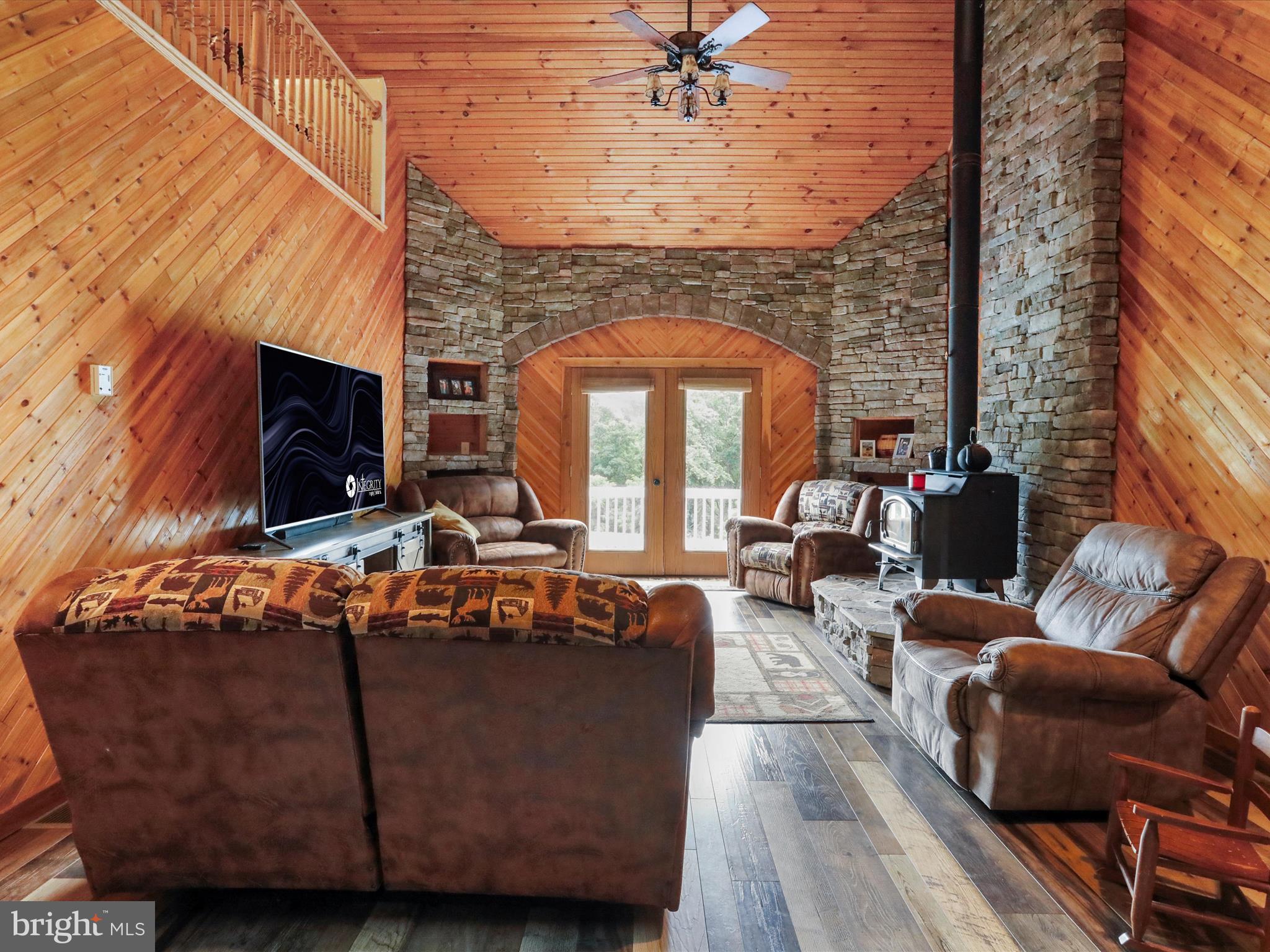 COMMUNITY KNOLLS - Residential