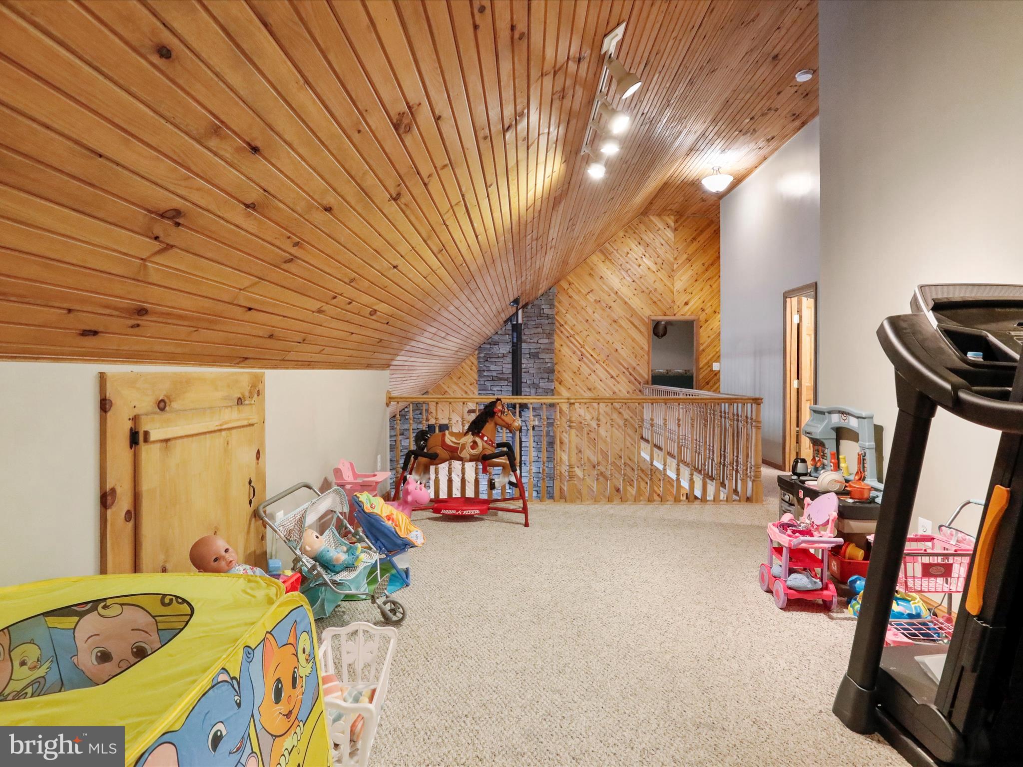 COMMUNITY KNOLLS - Residential