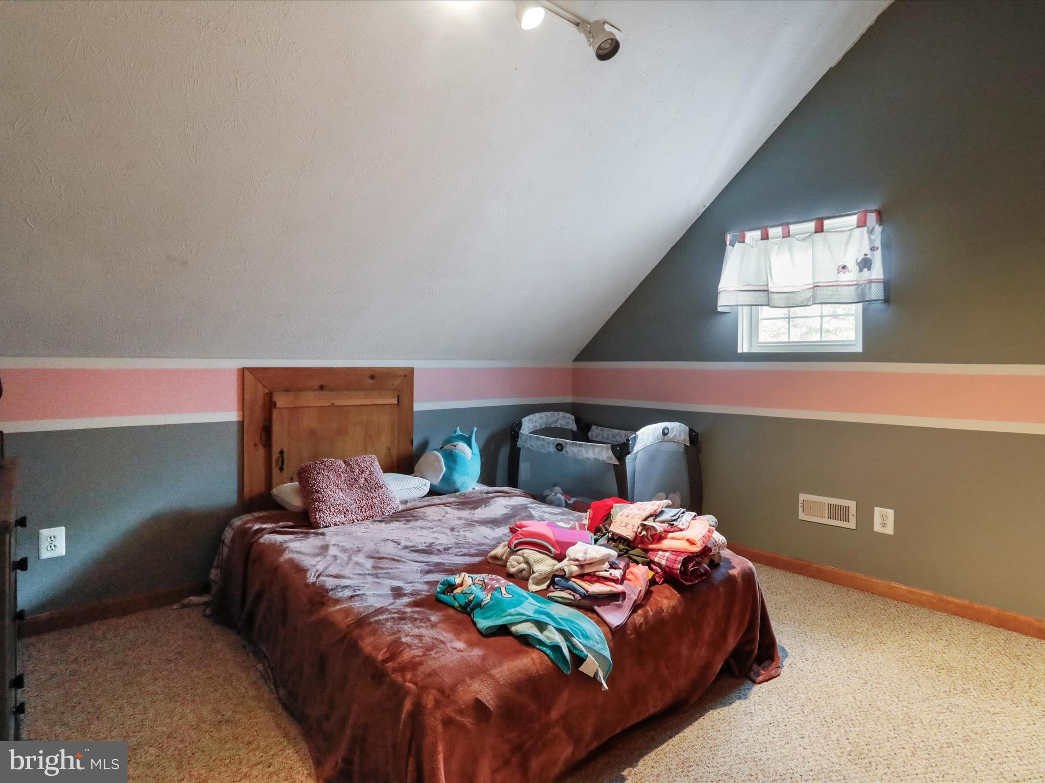 COMMUNITY KNOLLS - Residential