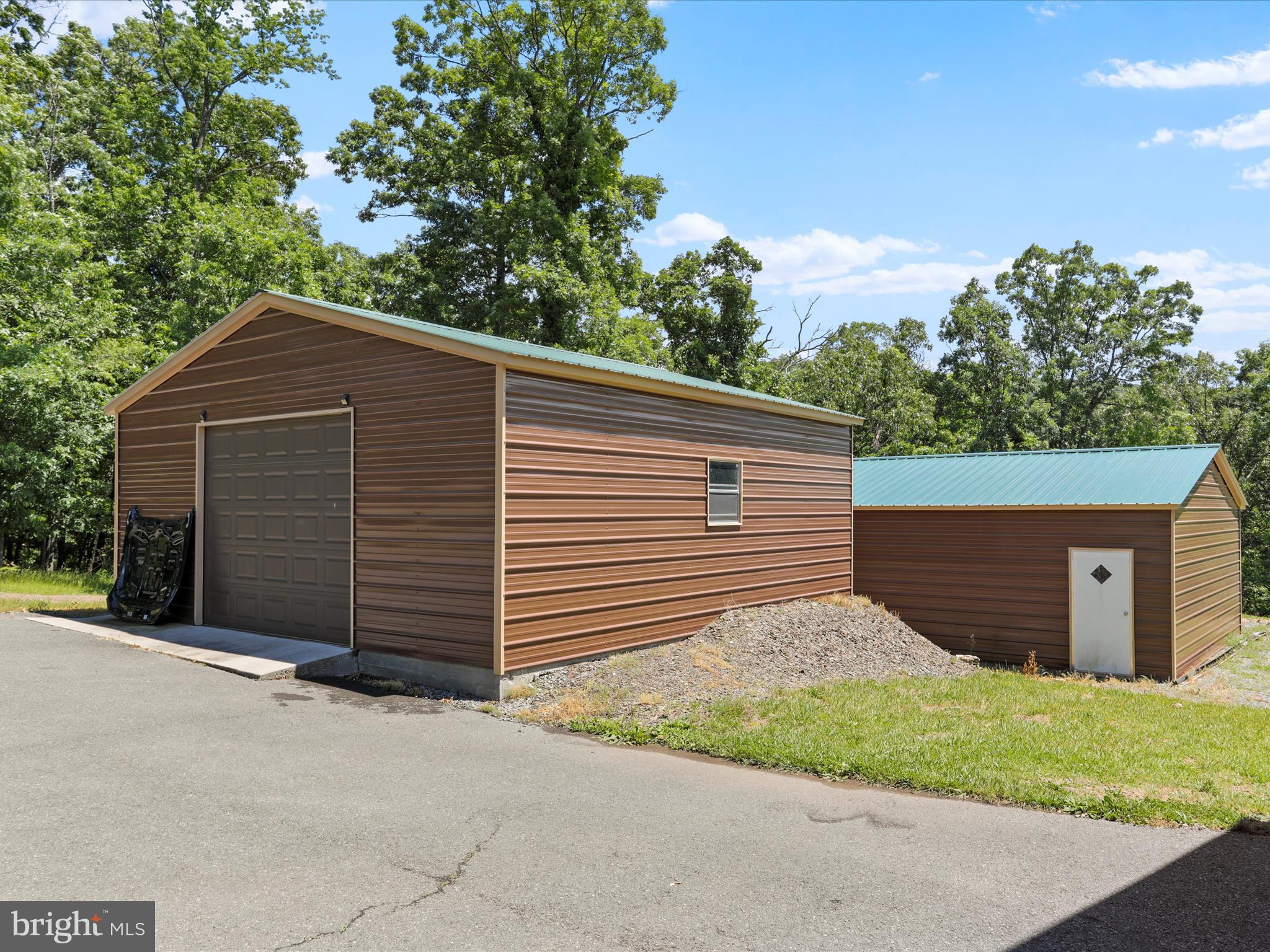 COMMUNITY KNOLLS - Residential