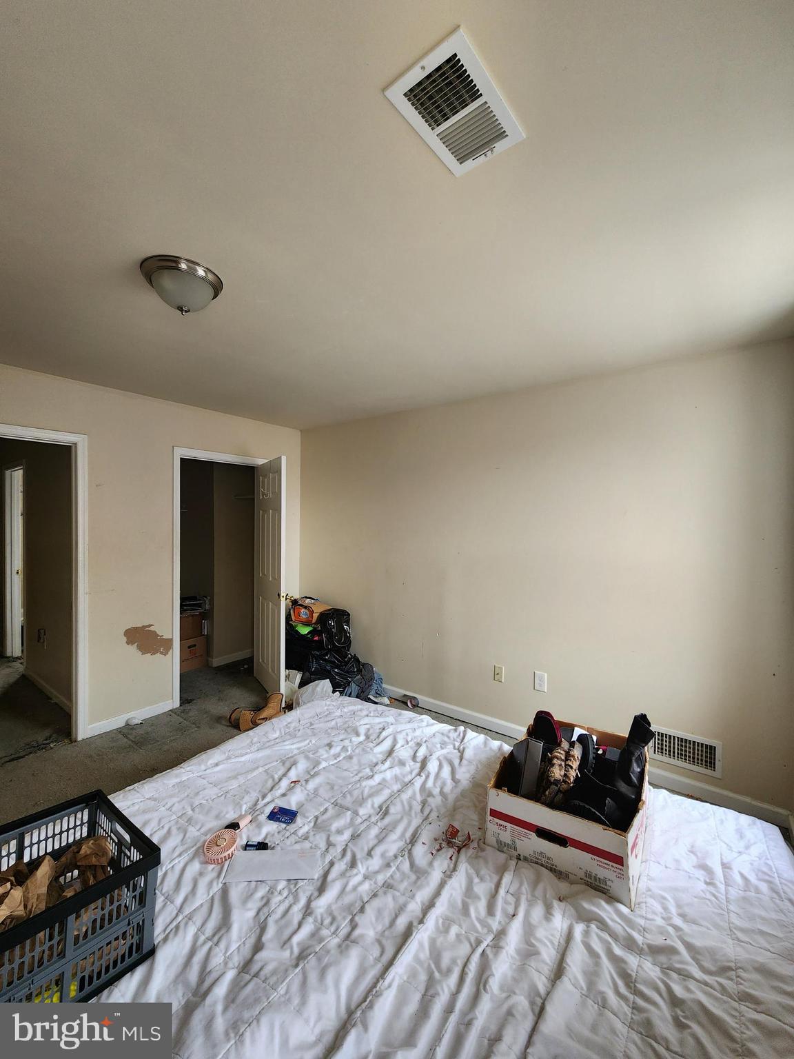 HOLLINS MARKET - Residential