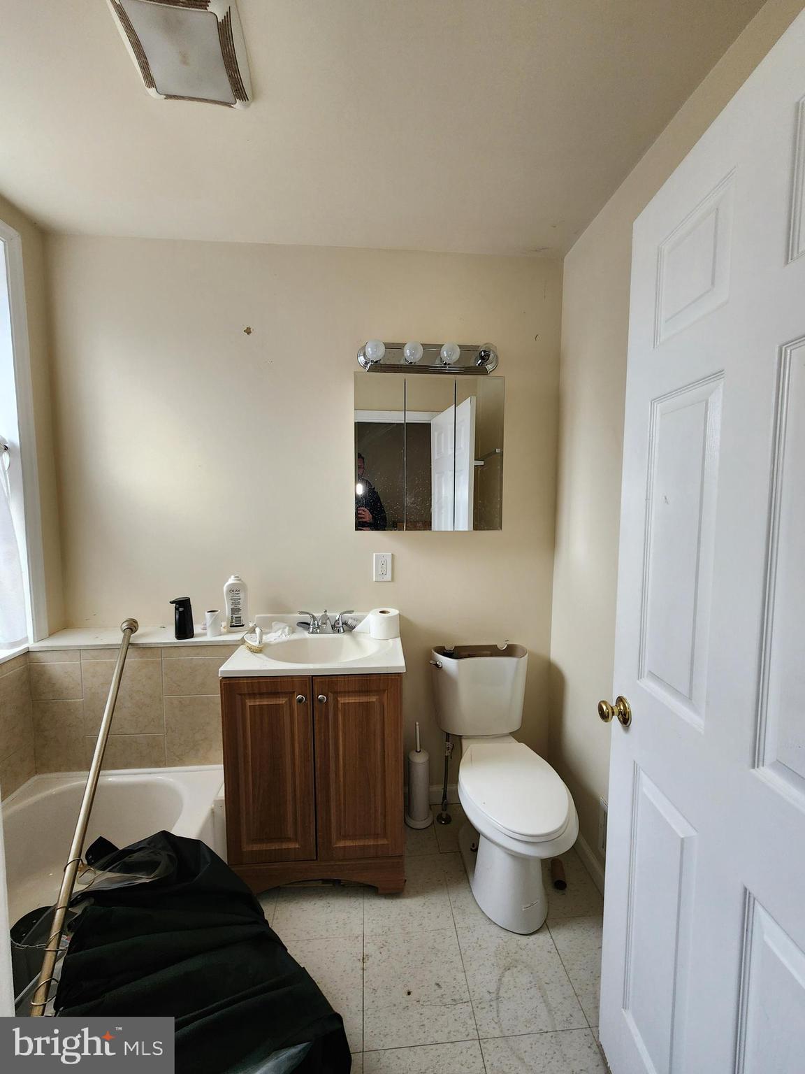 HOLLINS MARKET - Residential