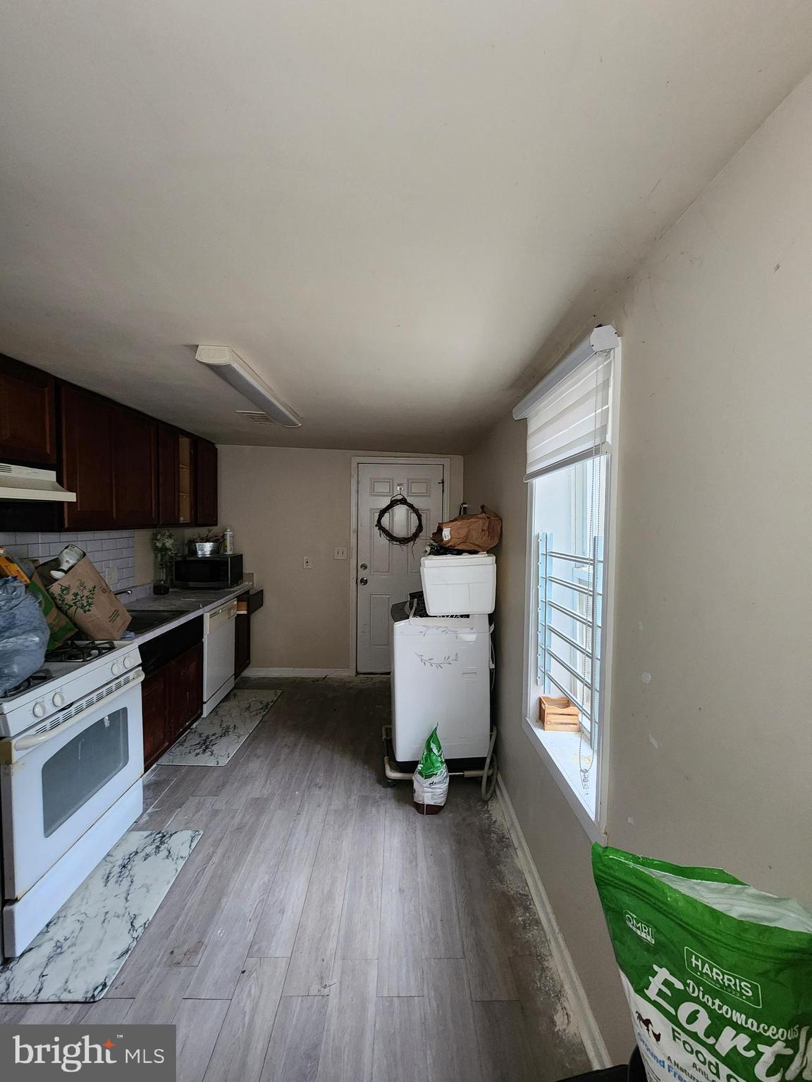 HOLLINS MARKET - Residential