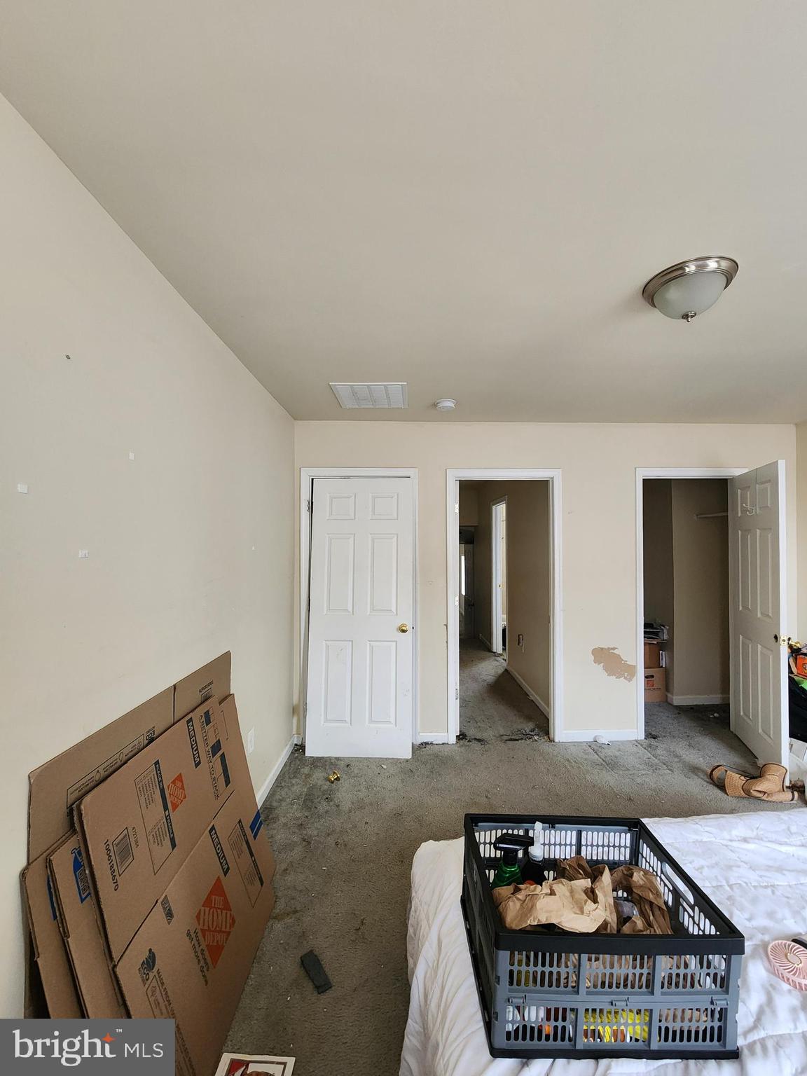 HOLLINS MARKET - Residential