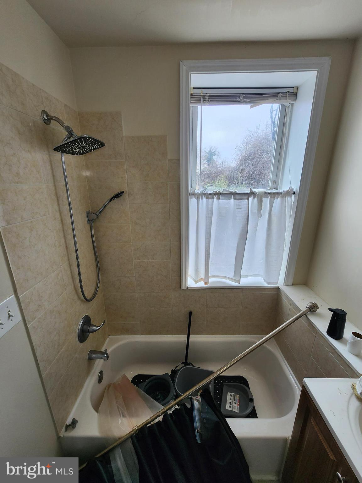 HOLLINS MARKET - Residential