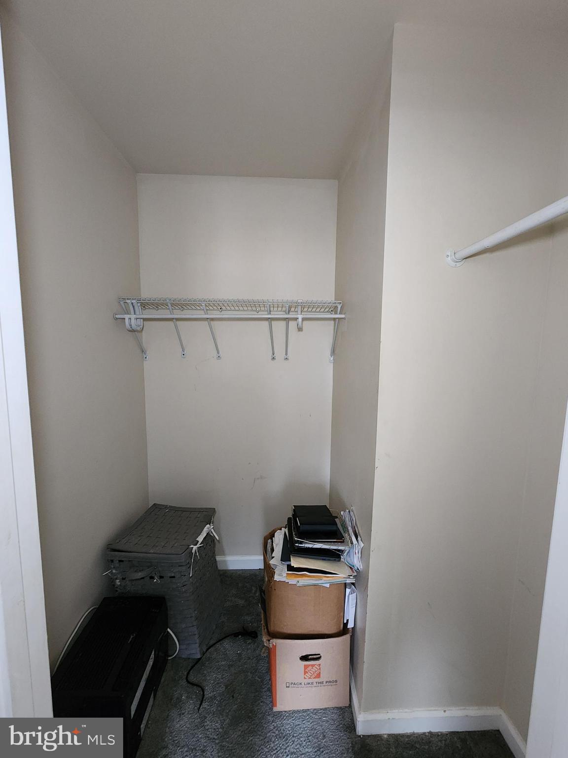 HOLLINS MARKET - Residential