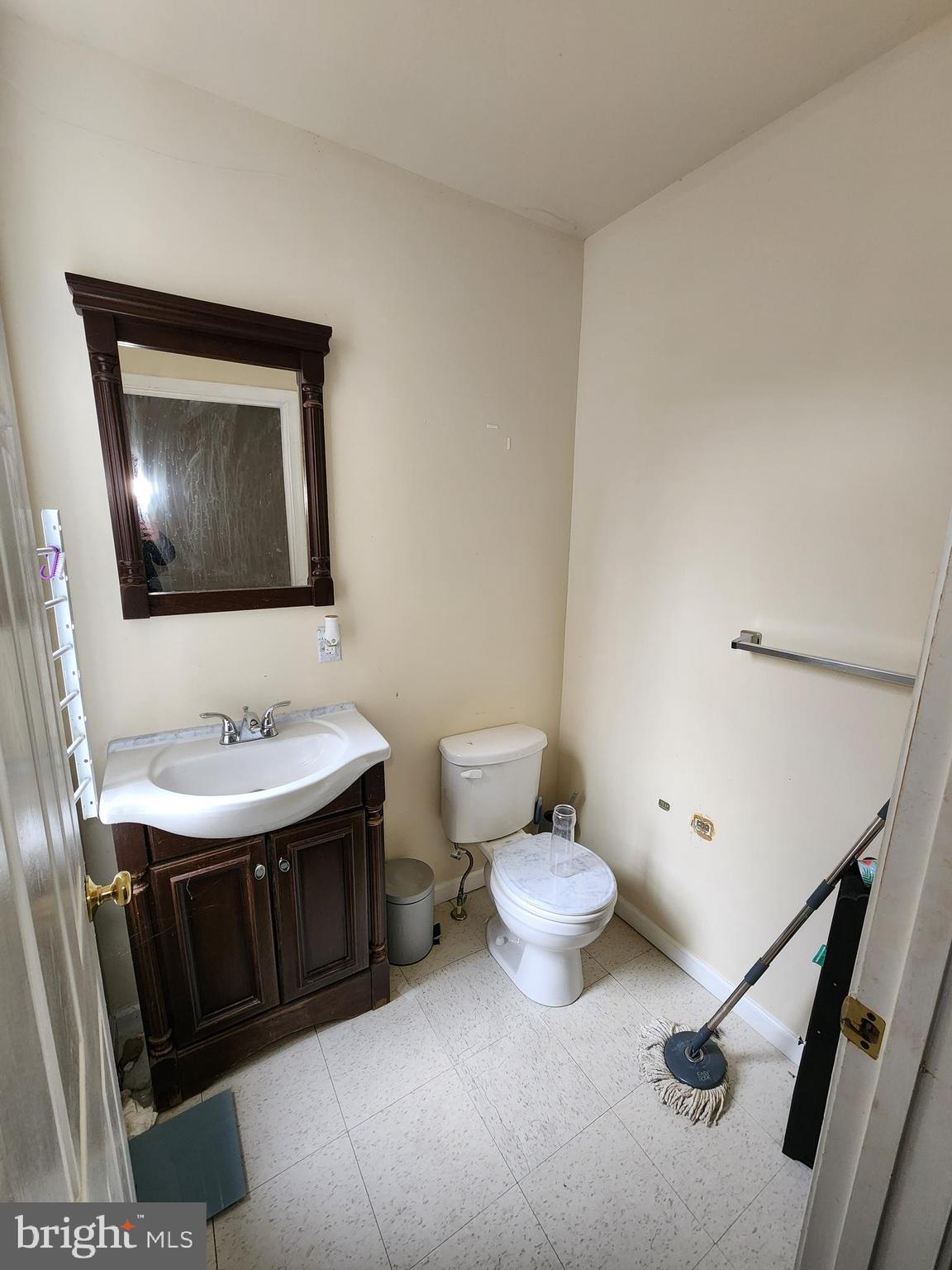 1127 W LOMBARD STREET W