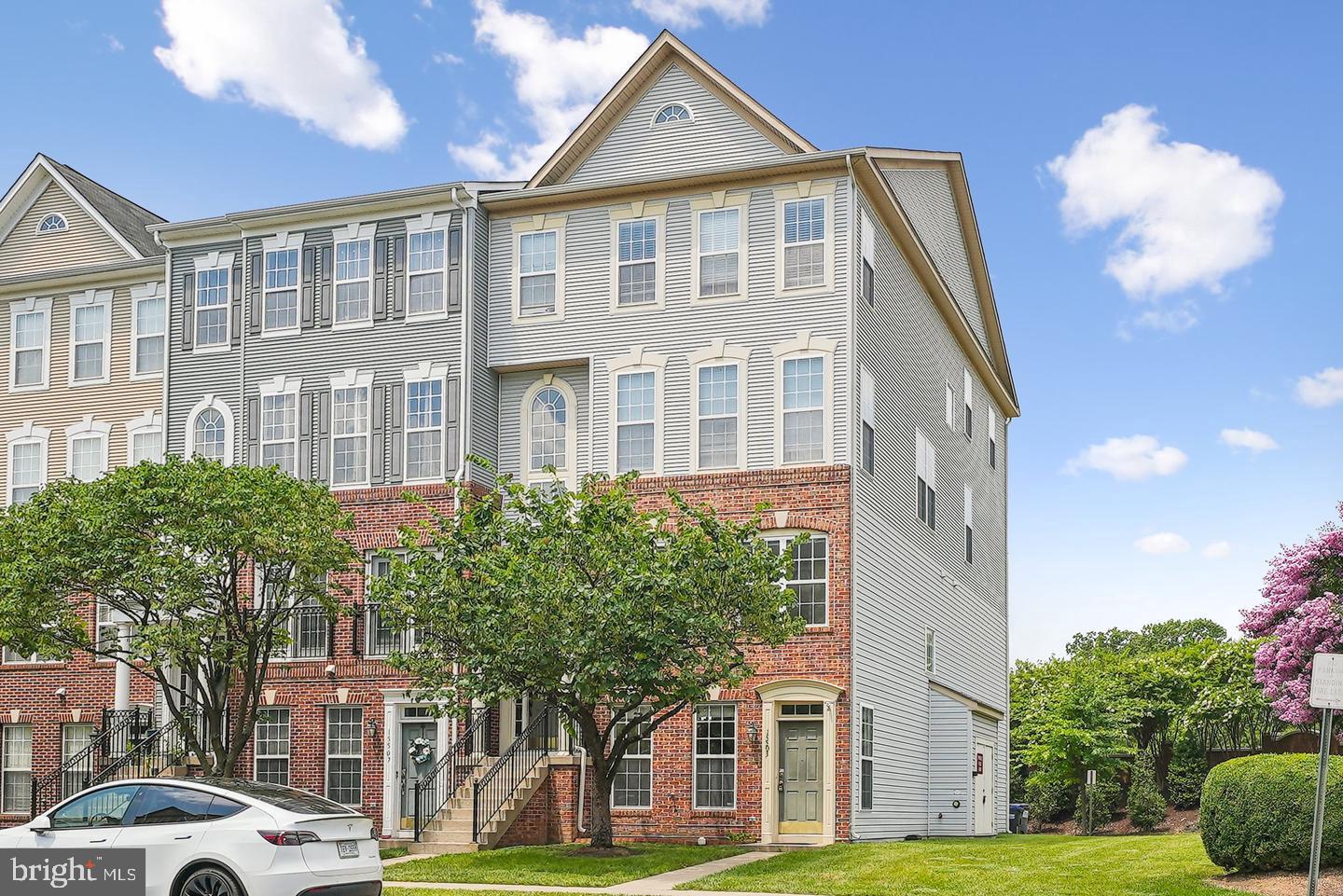 15503 JOHN DISKIN CIRCLE 32