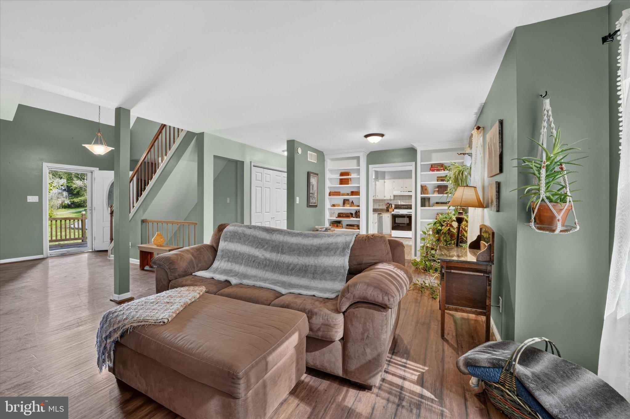 118 WYNNEWOOD DRIVE