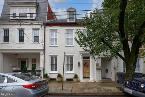 Photo of 212 W Chestnut Street, LANCASTER, PA 17603 (MLS # PALA2077106)