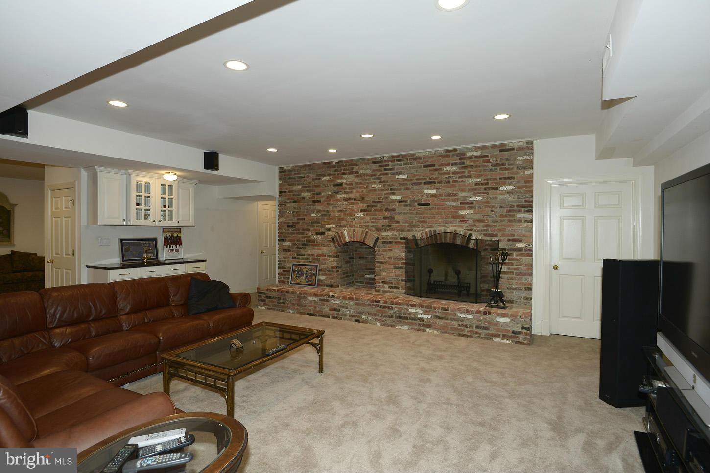 GLEN MILL KNOLLS - Residential