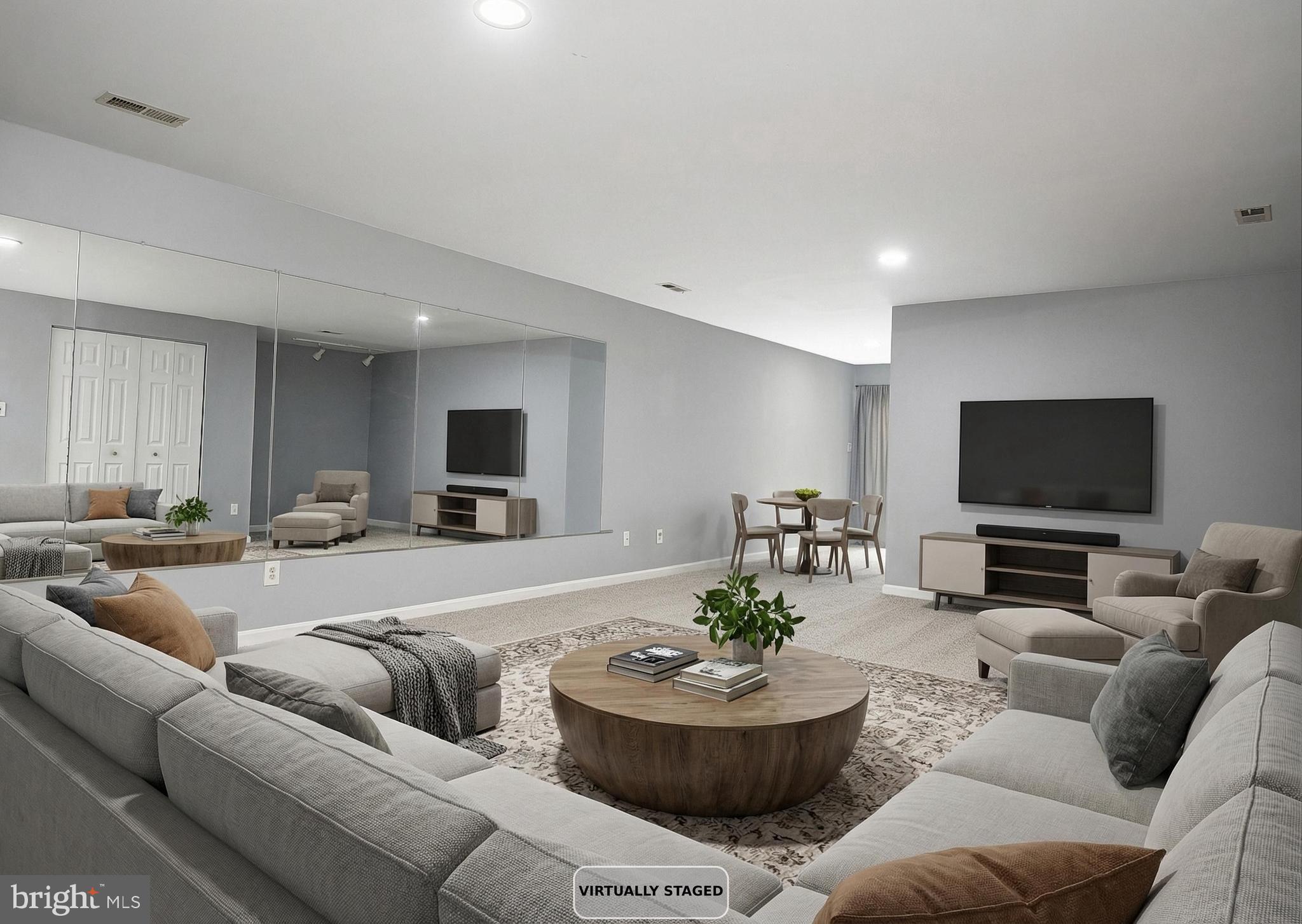 CONSTANT FRIENDSHIP - Residential