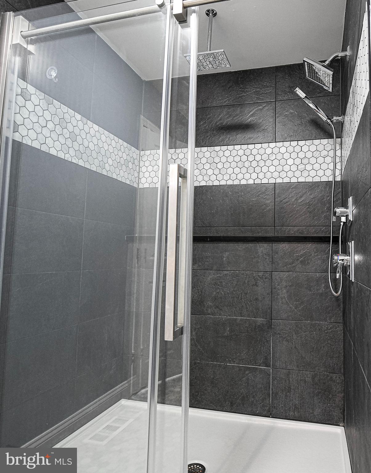 CONSTANT FRIENDSHIP - Residential