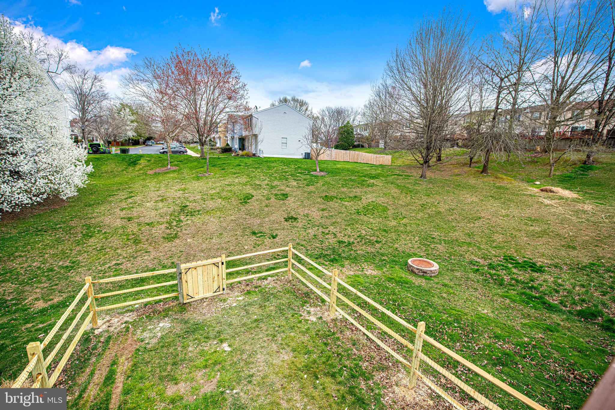 CONSTANT FRIENDSHIP - Residential