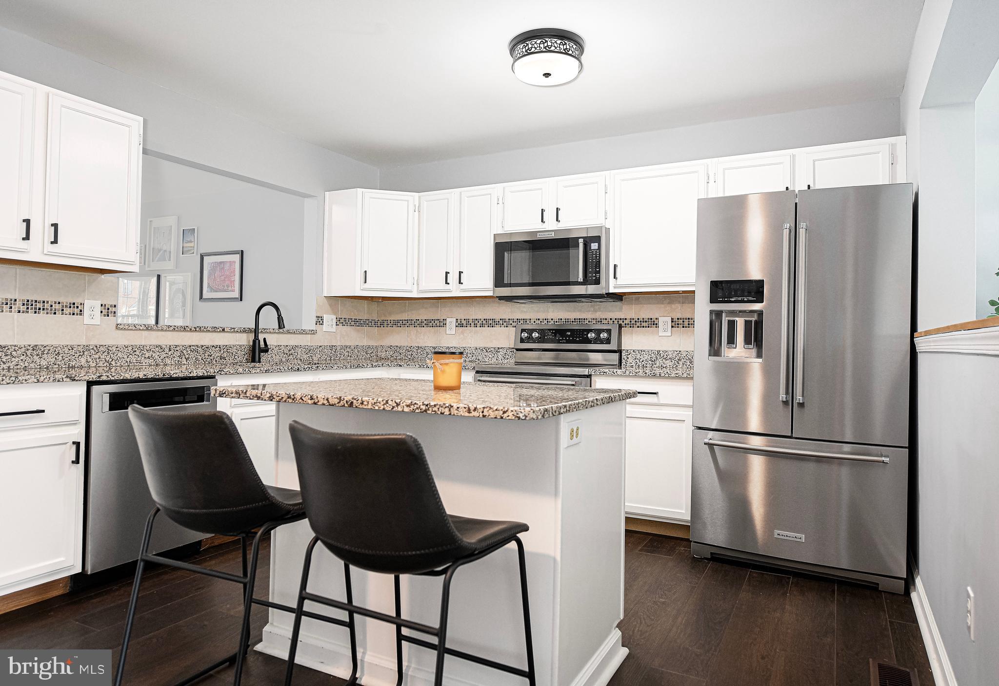 CONSTANT FRIENDSHIP - Residential