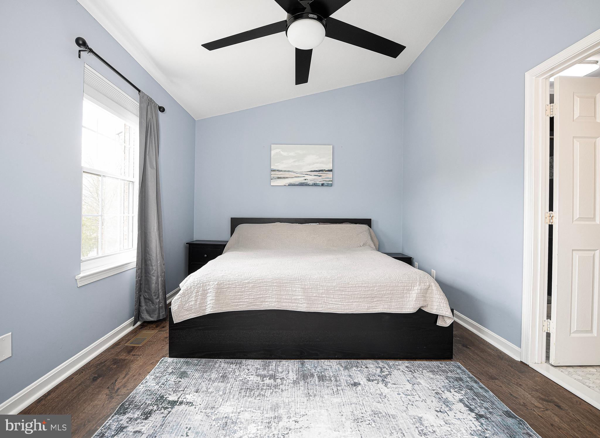 CONSTANT FRIENDSHIP - Residential