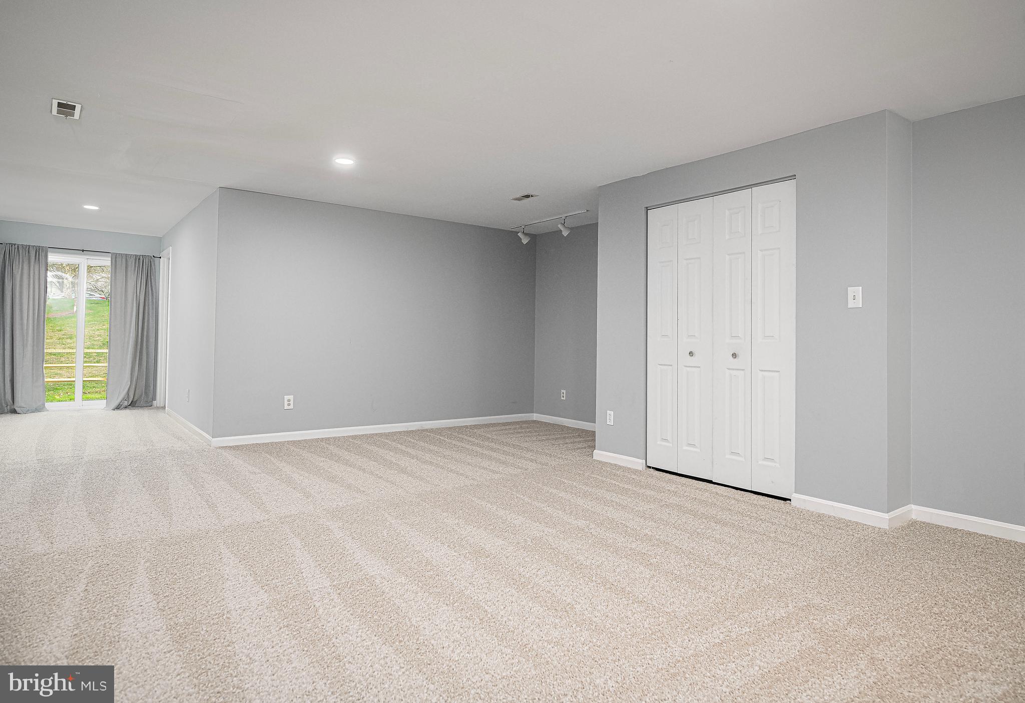 CONSTANT FRIENDSHIP - Residential