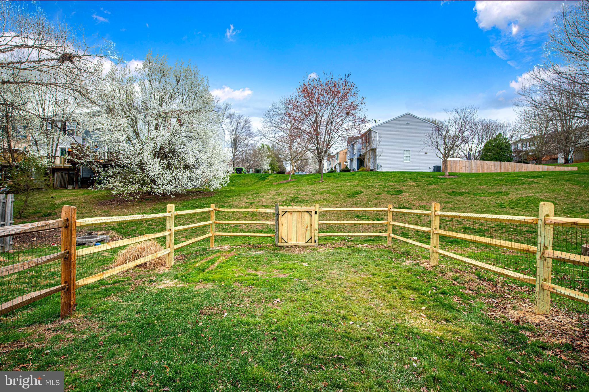 CONSTANT FRIENDSHIP - Residential