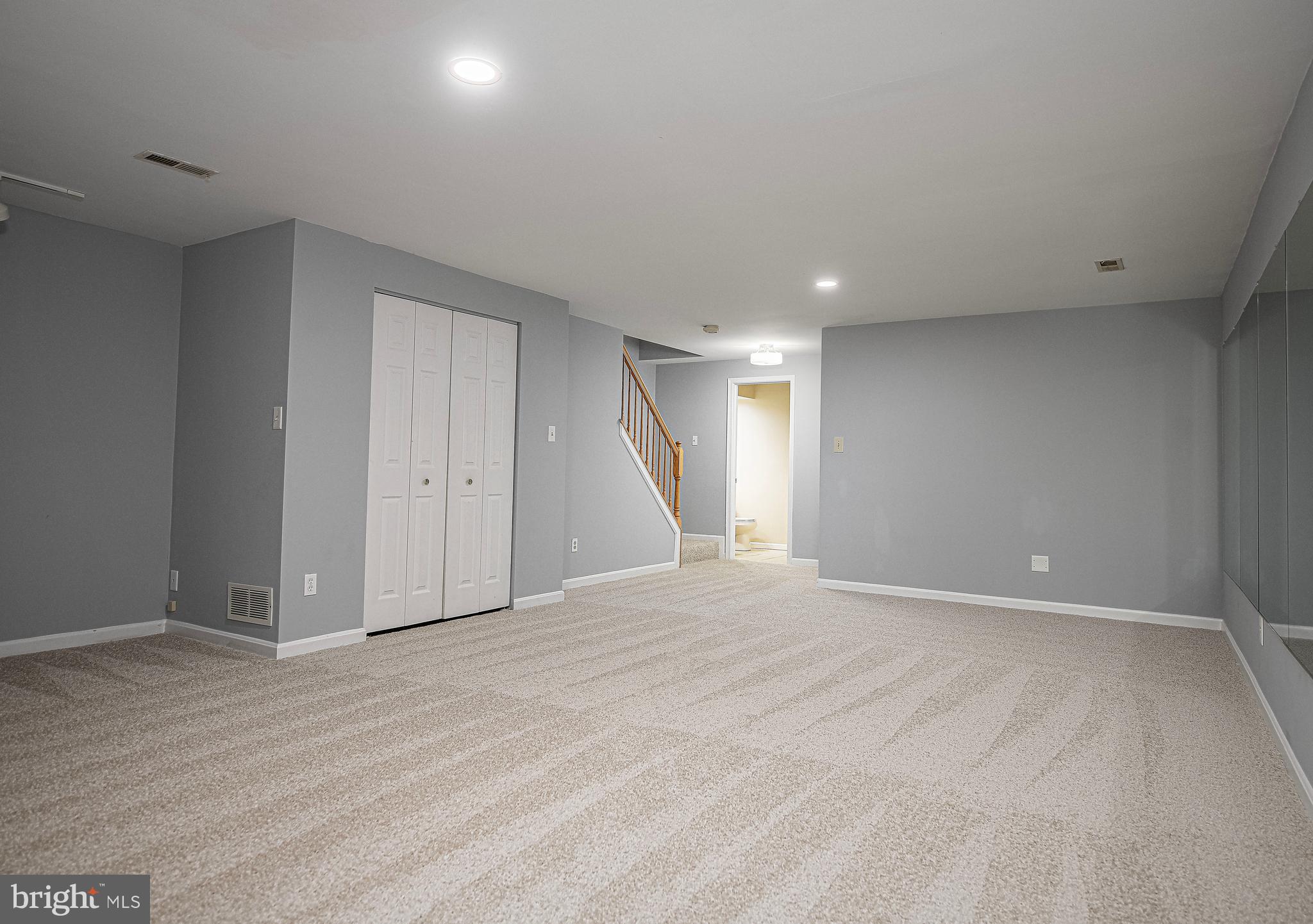 CONSTANT FRIENDSHIP - Residential