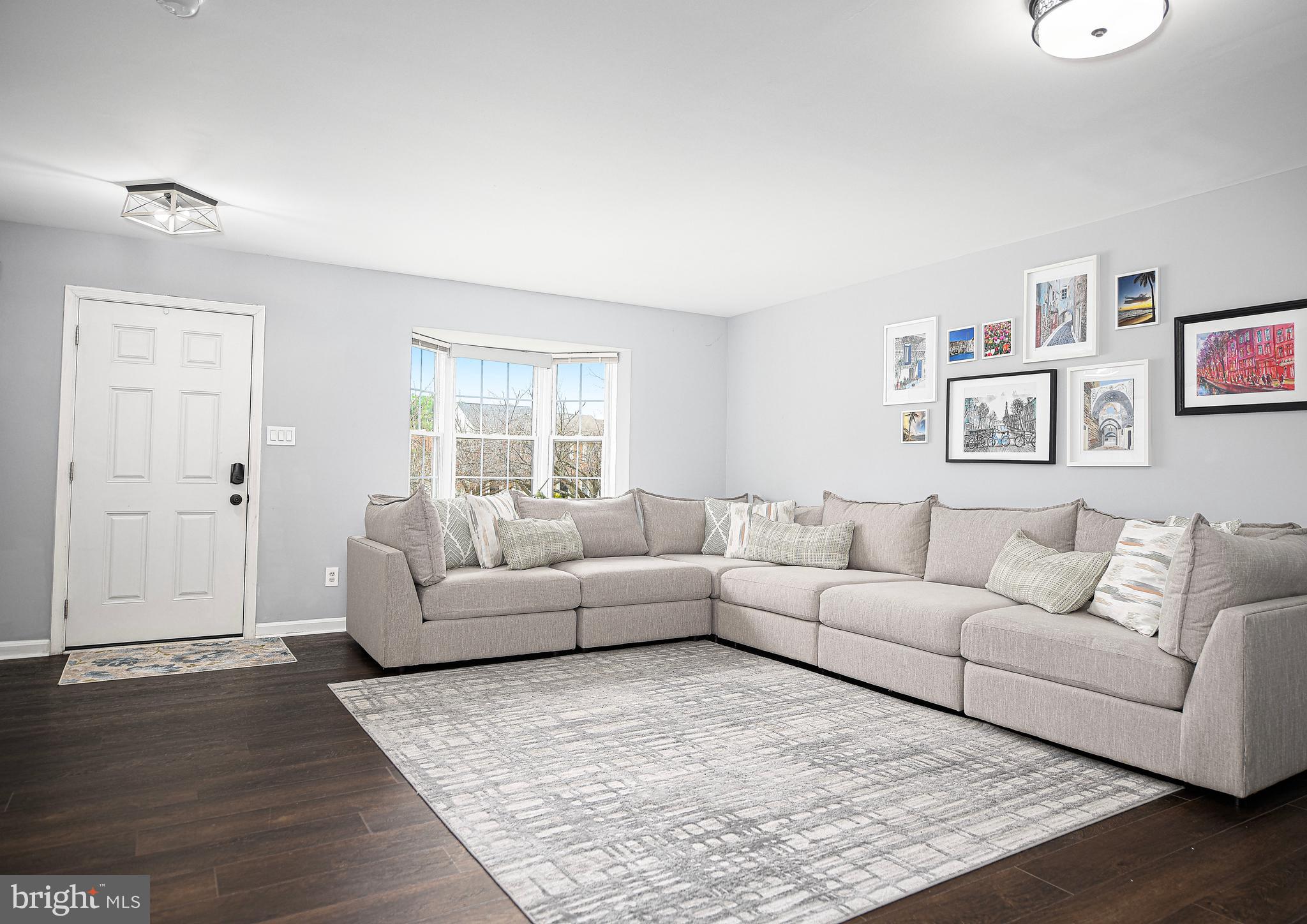 CONSTANT FRIENDSHIP - Residential