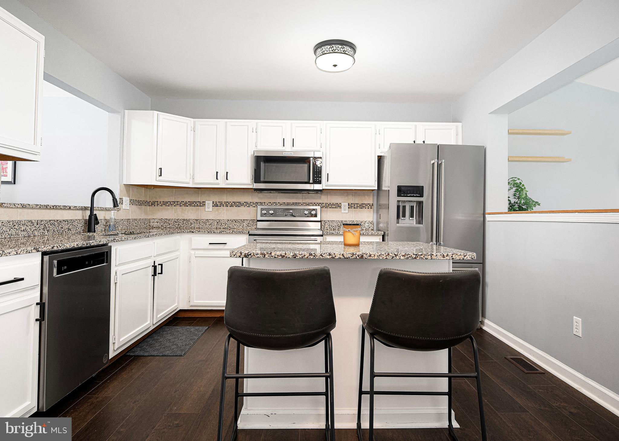 CONSTANT FRIENDSHIP - Residential