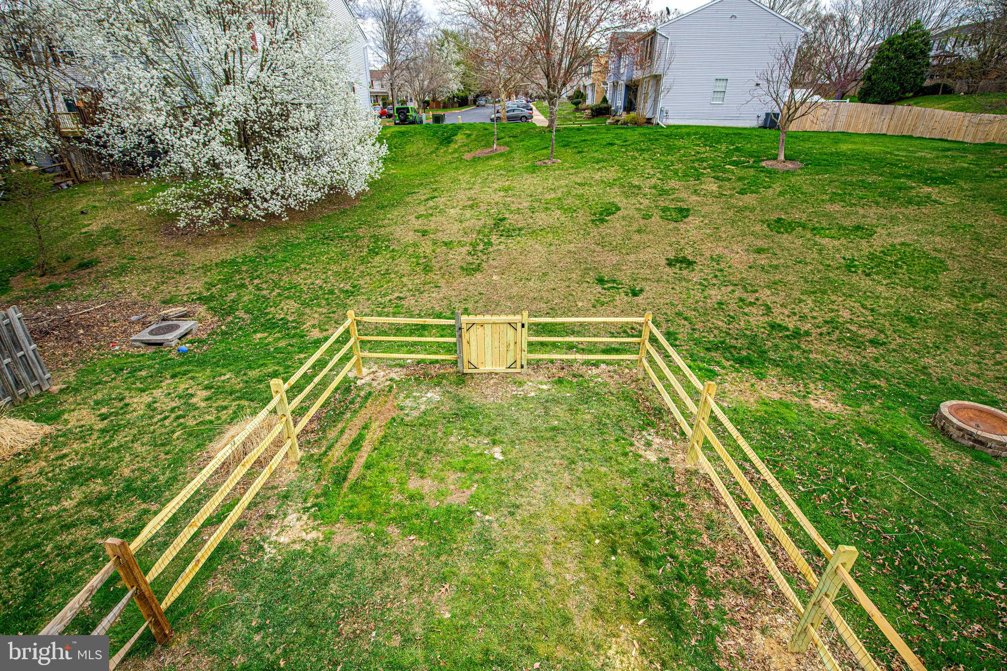 CONSTANT FRIENDSHIP - Residential