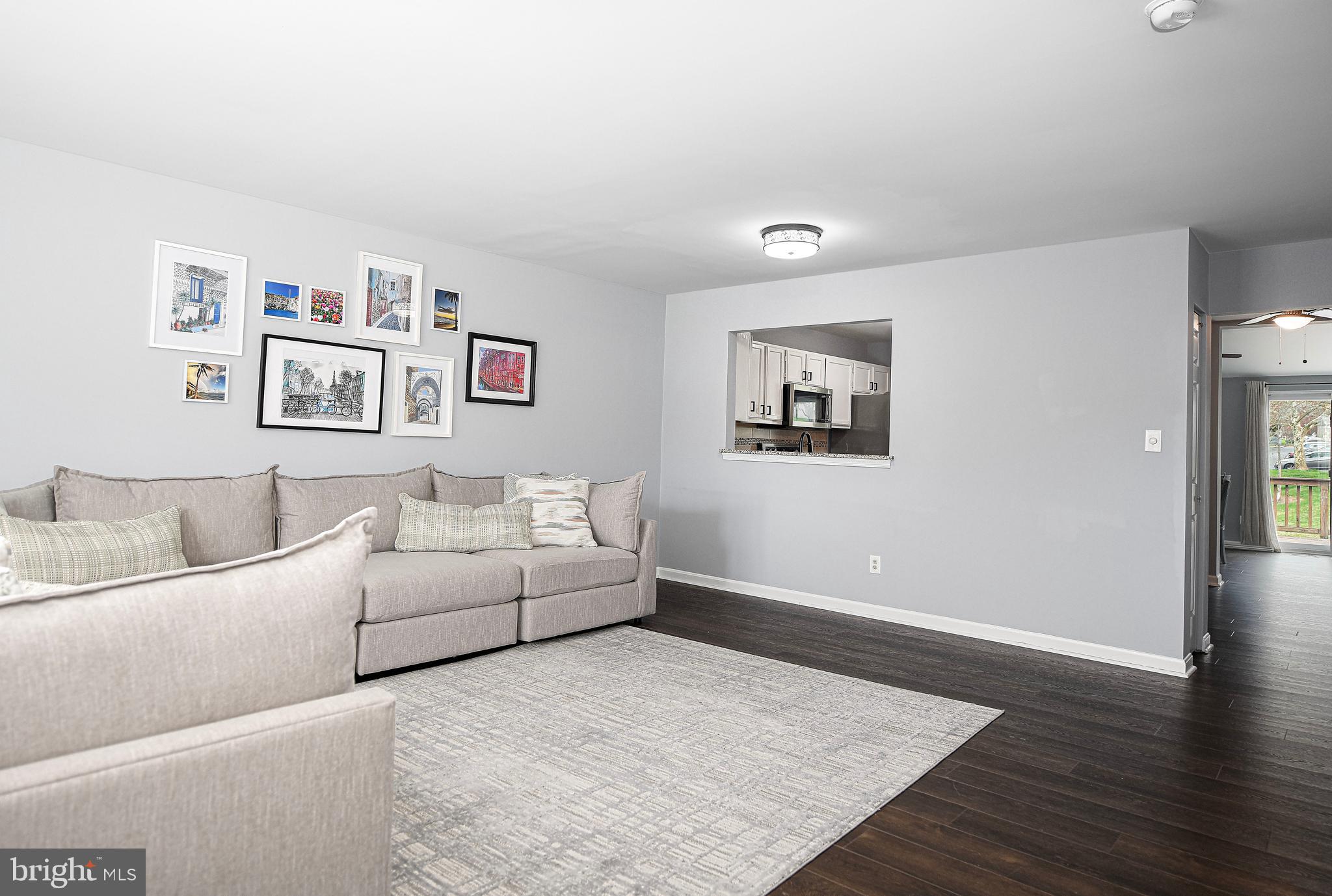 CONSTANT FRIENDSHIP - Residential