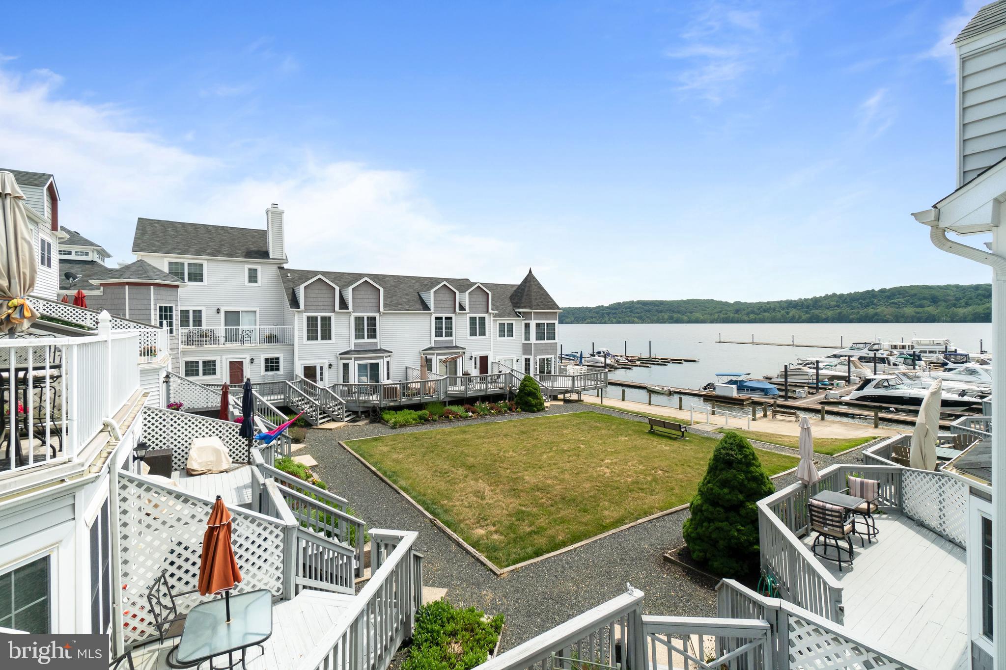 TOMES LANDING - Residential