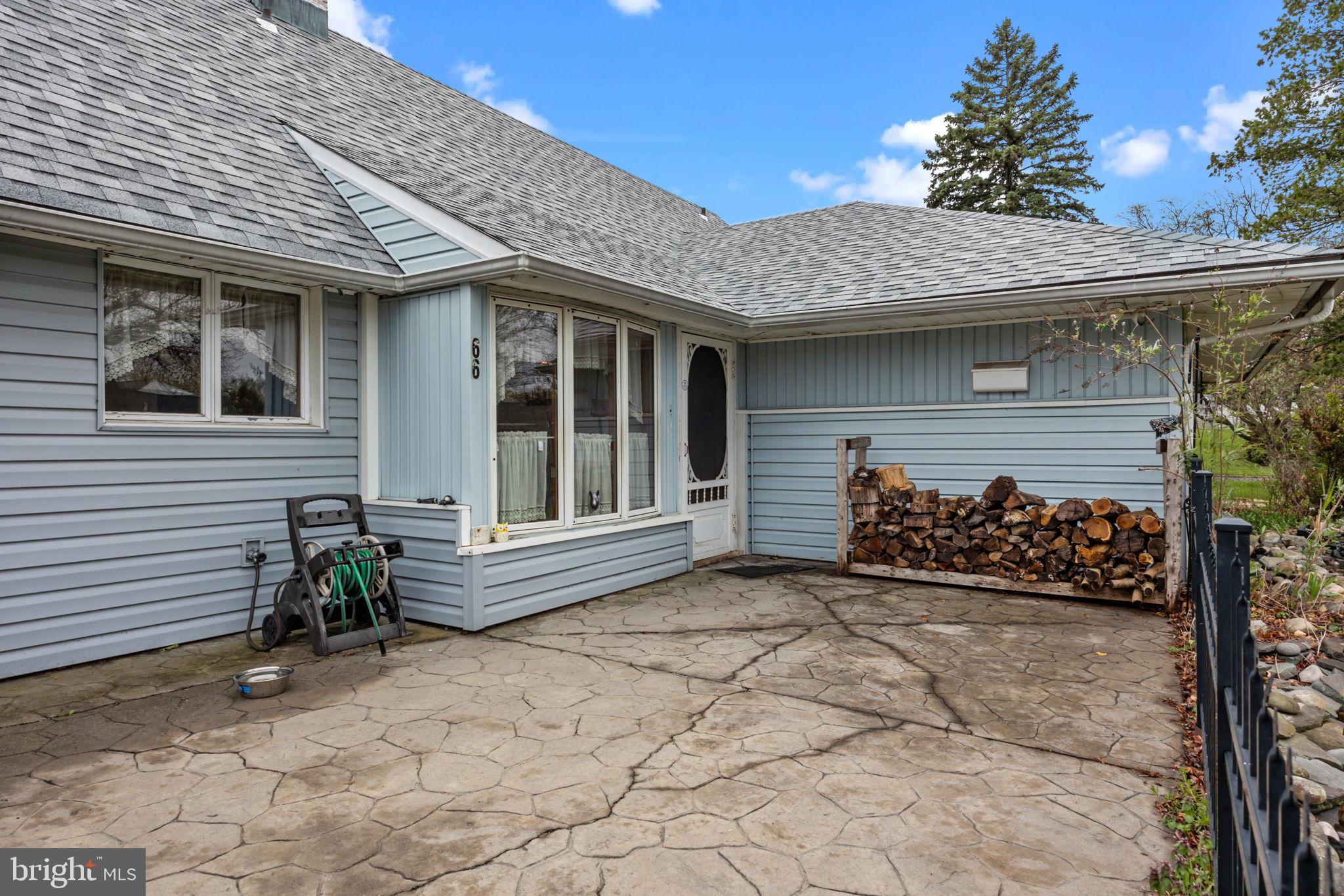 SNOWBALL GATE - Residential