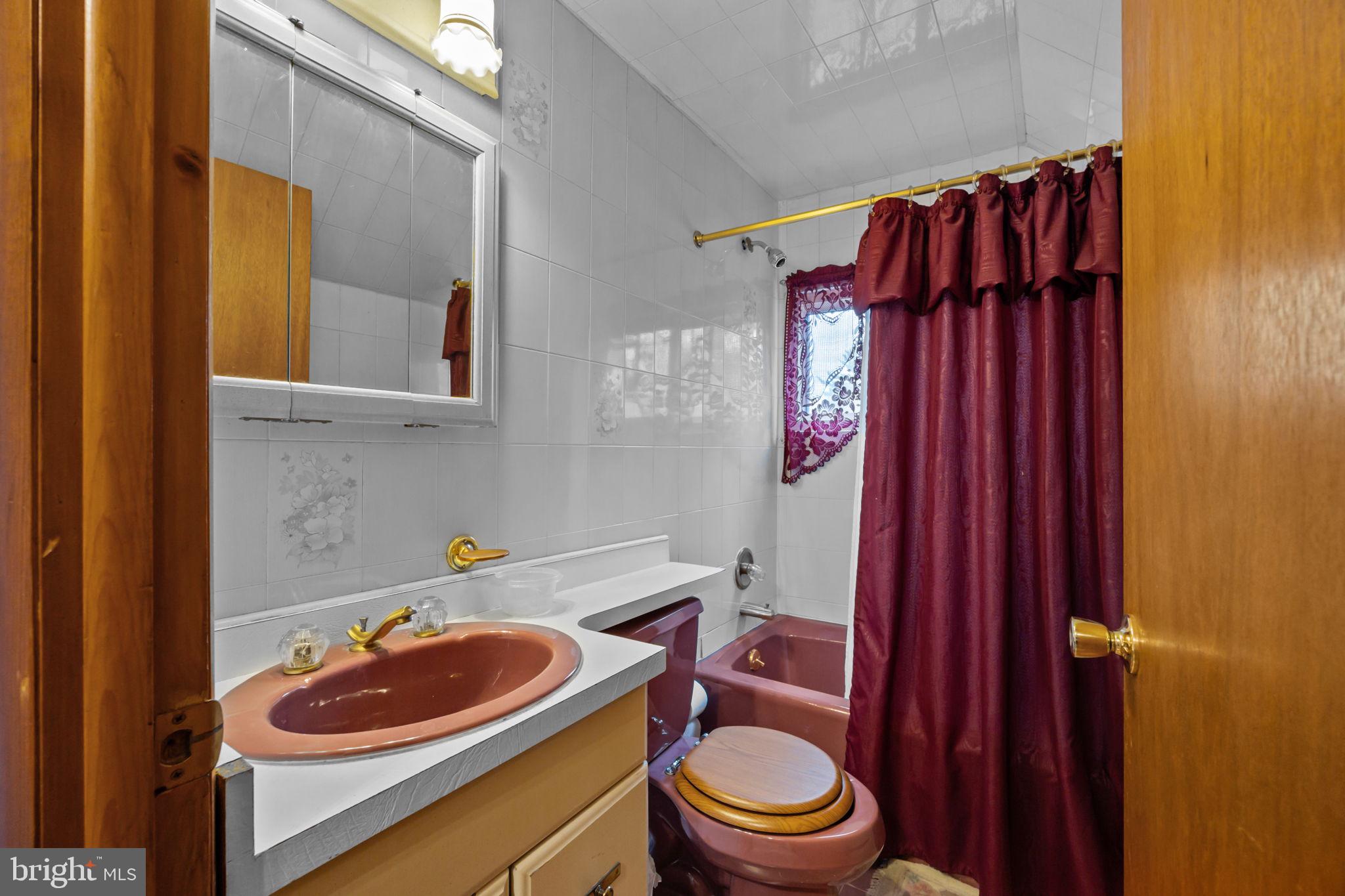 SNOWBALL GATE - Residential