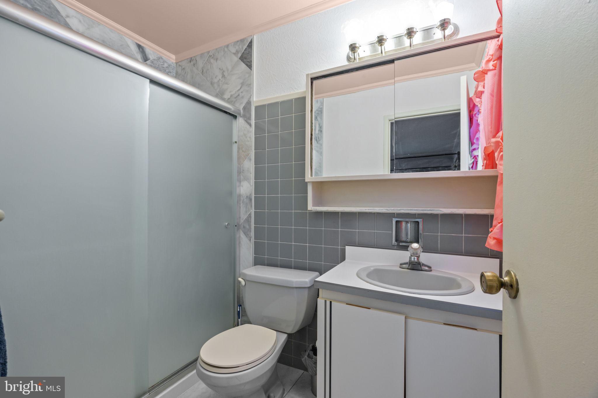 SNOWBALL GATE - Residential