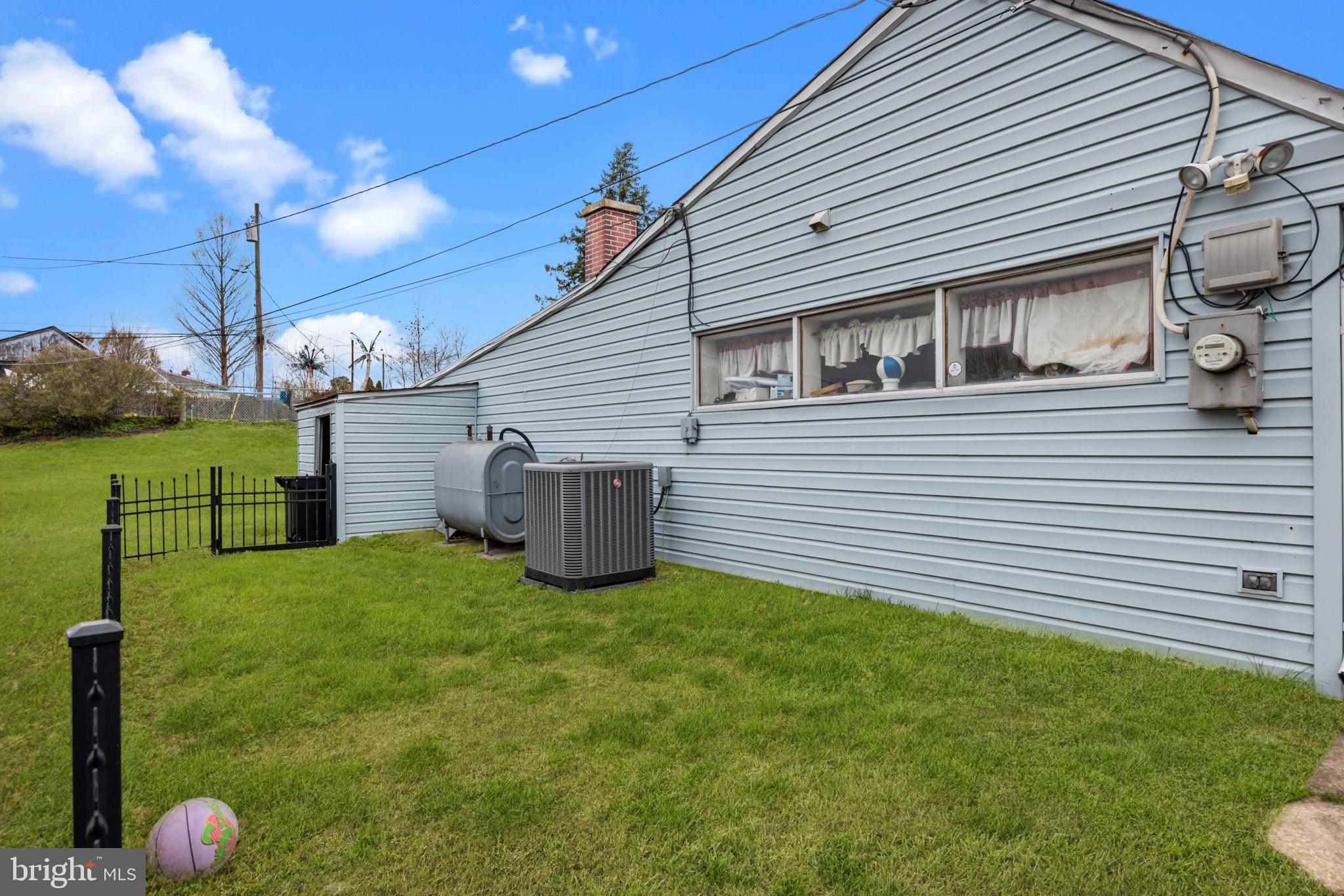 SNOWBALL GATE - Residential