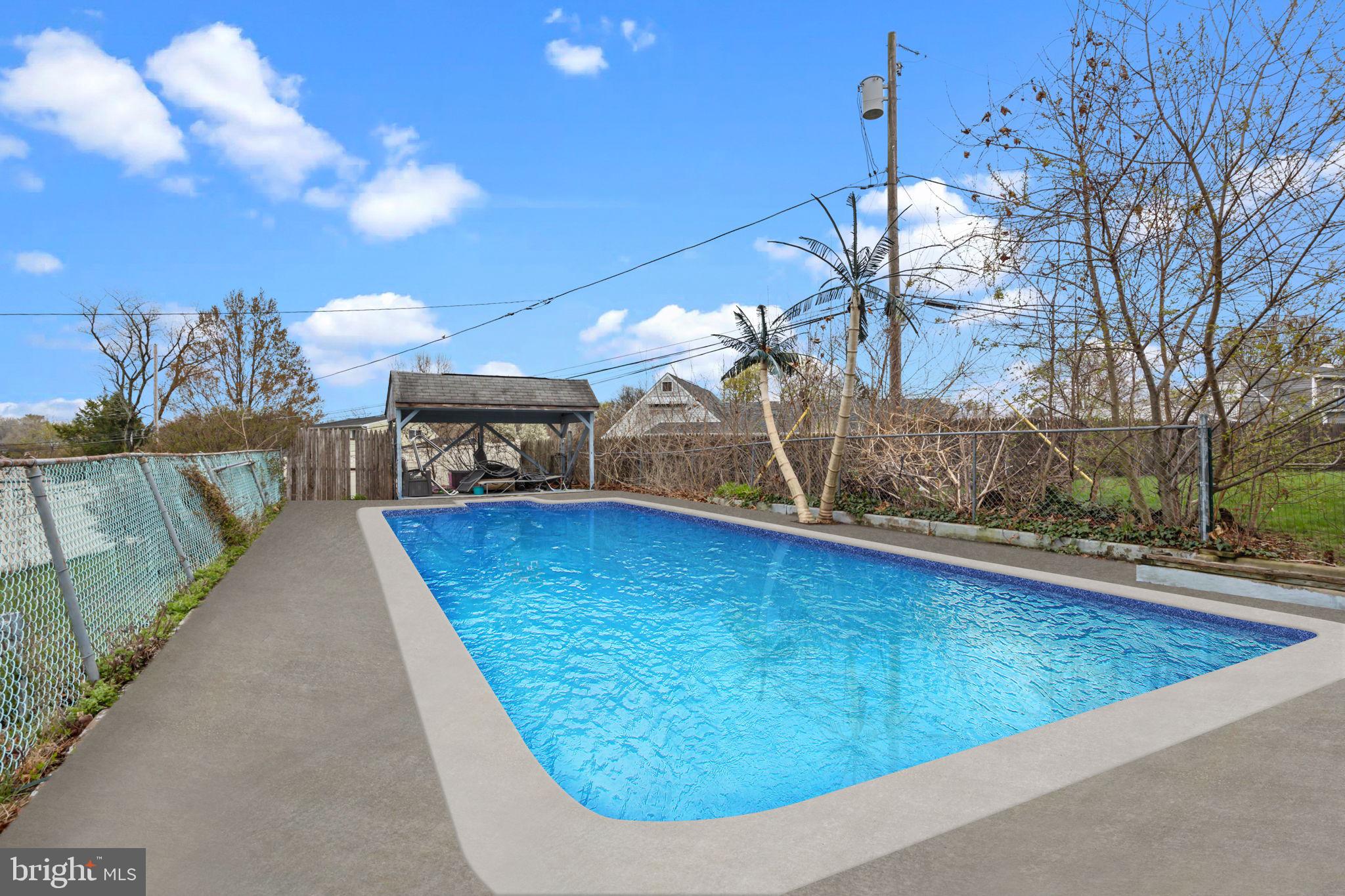 SNOWBALL GATE - Residential