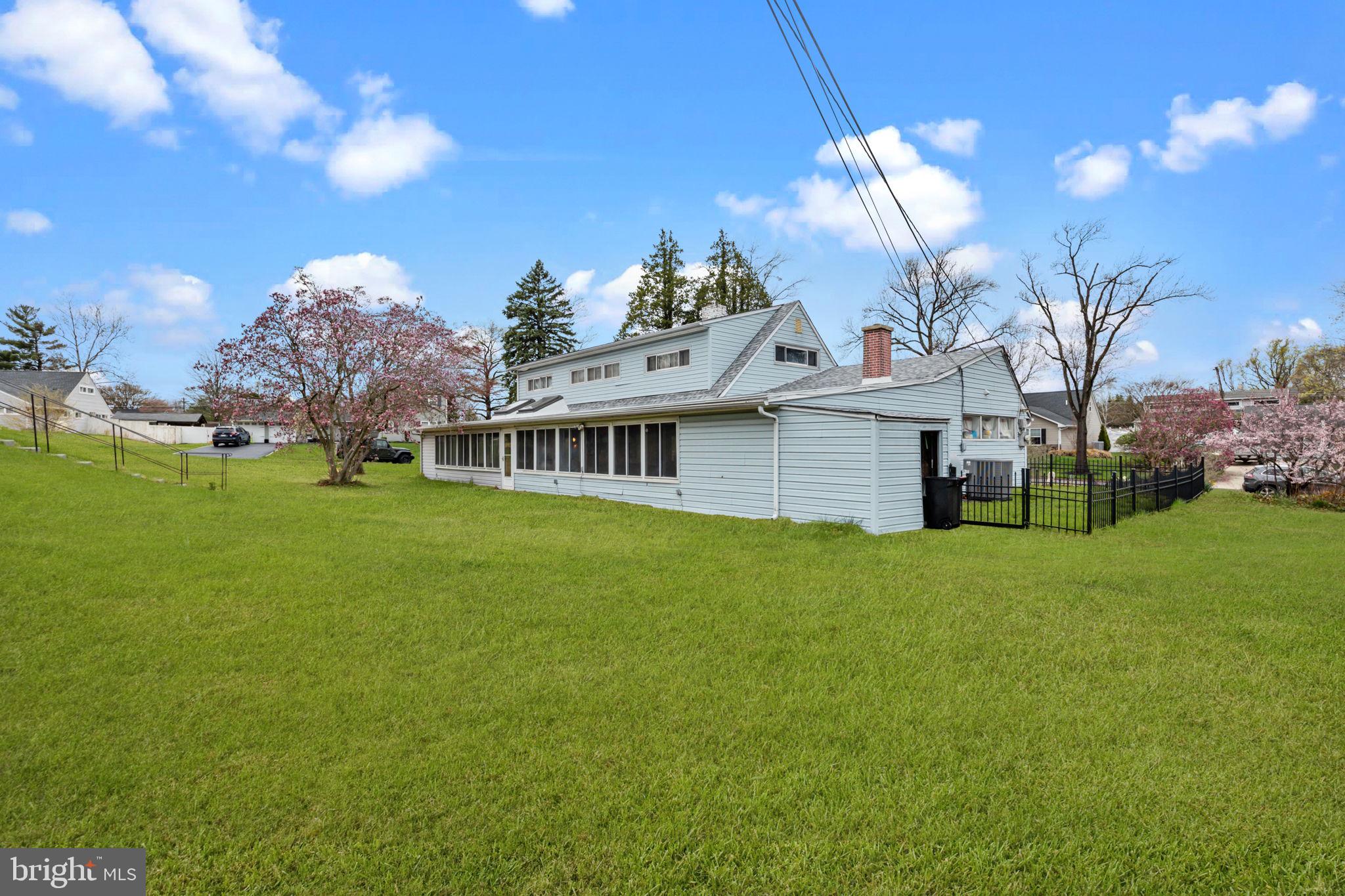 SNOWBALL GATE - Residential