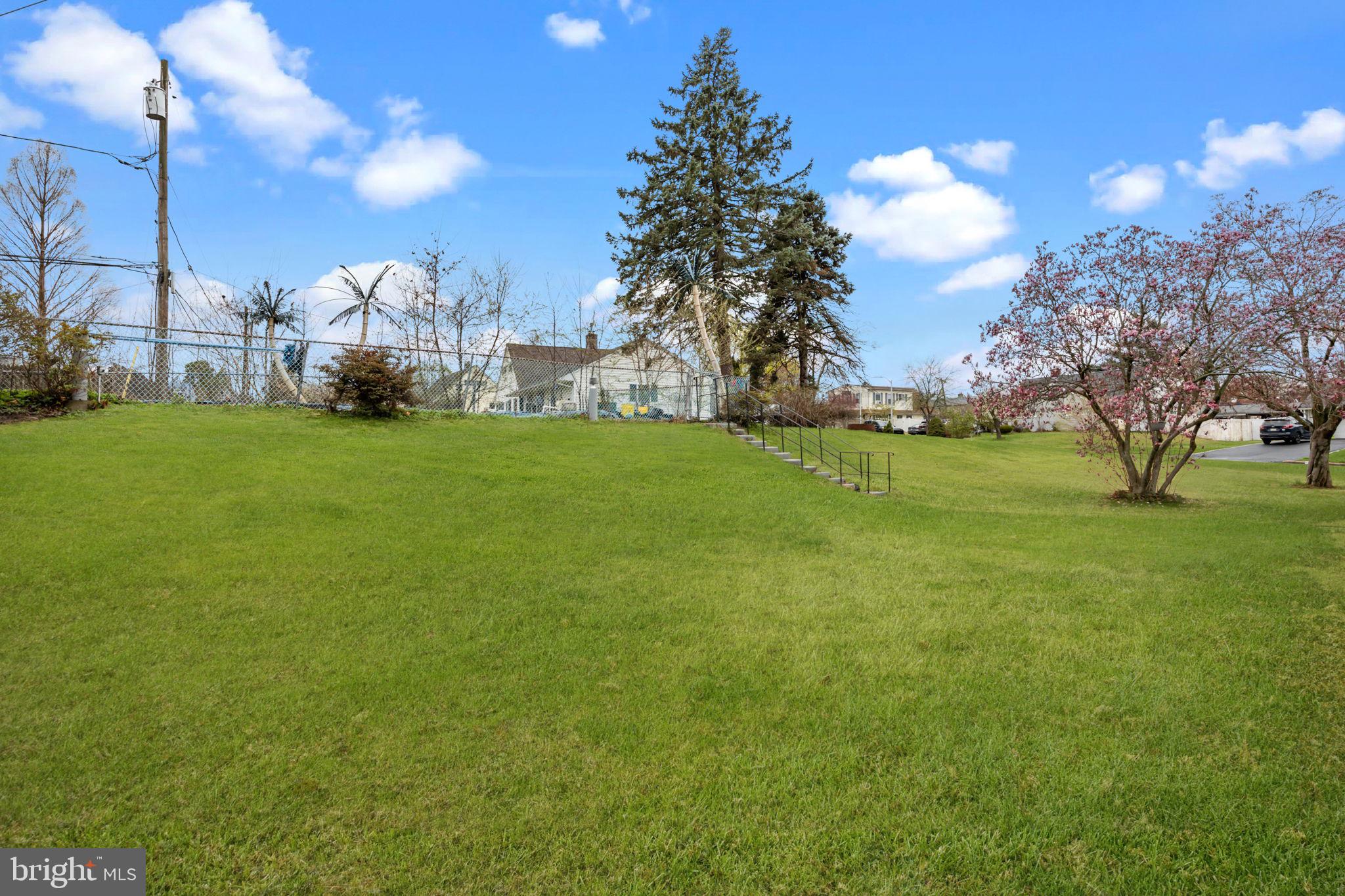 SNOWBALL GATE - Residential