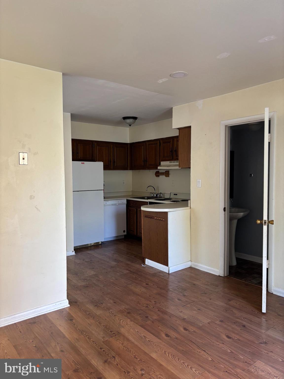 335 N GOVERNORS AVENUE