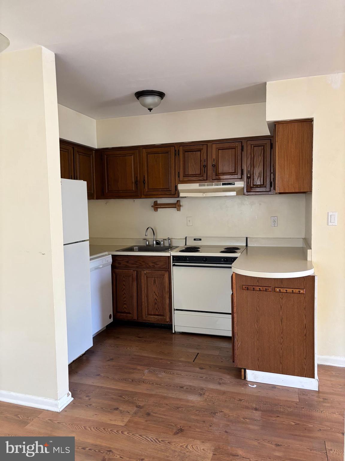 335 N GOVERNORS AVENUE