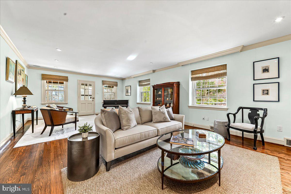 GLADWYNE - Residential