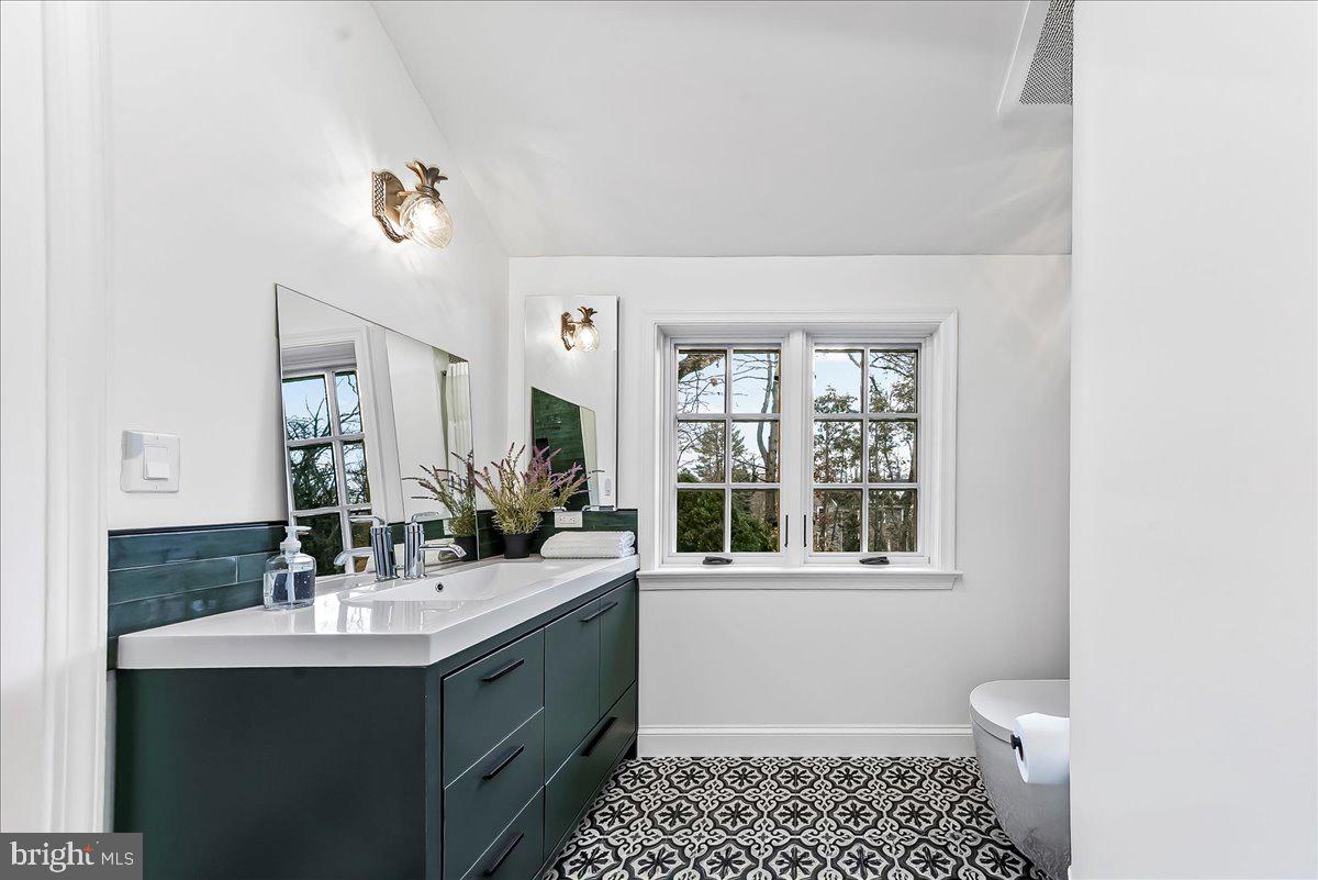 GLADWYNE - Residential