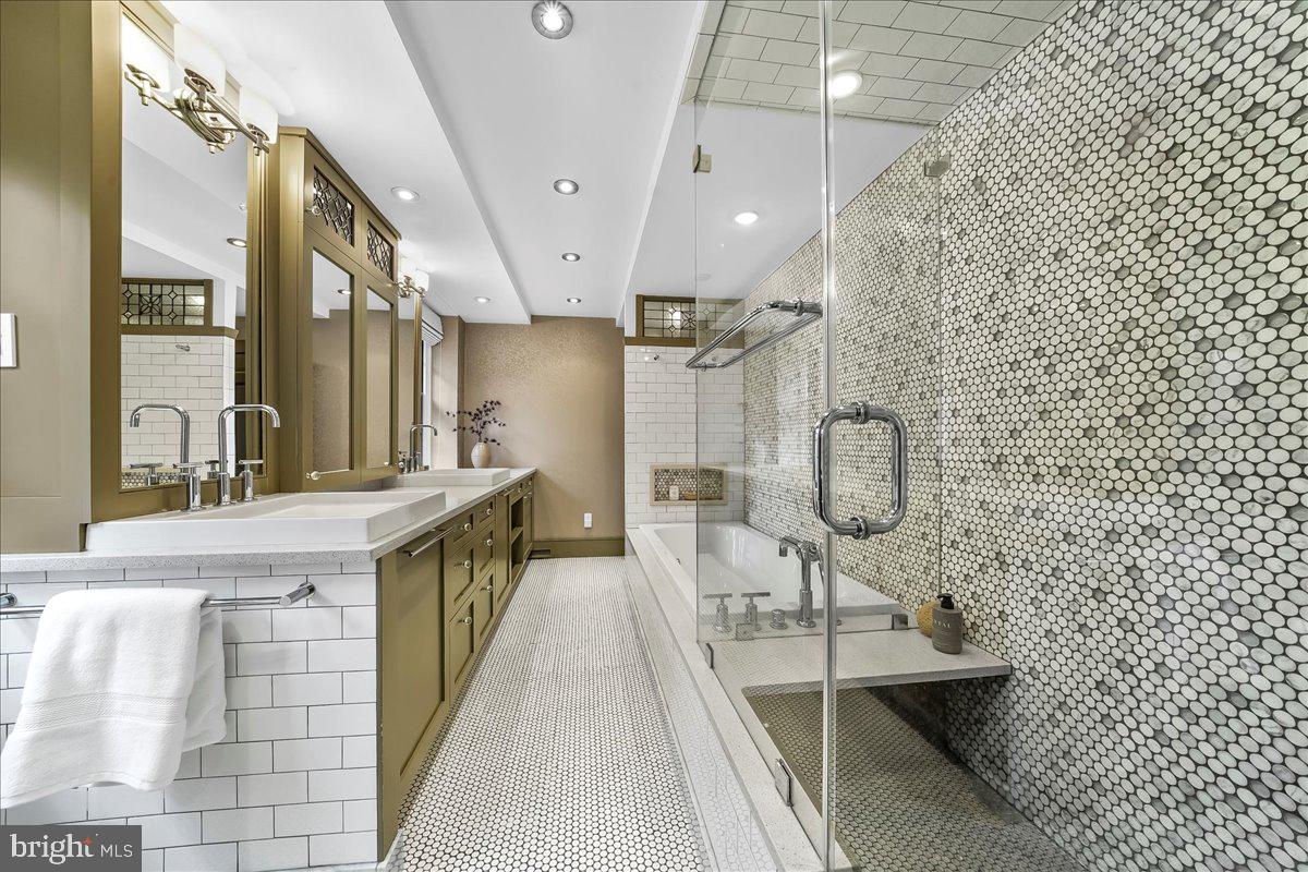 GLADWYNE - Residential