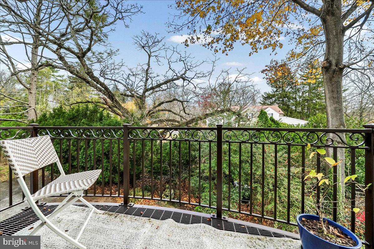 GLADWYNE - Residential