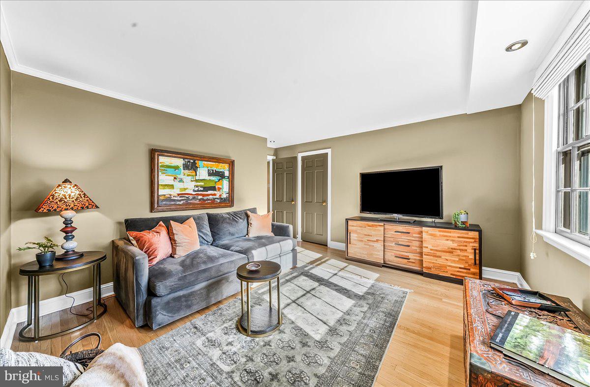 GLADWYNE - Residential