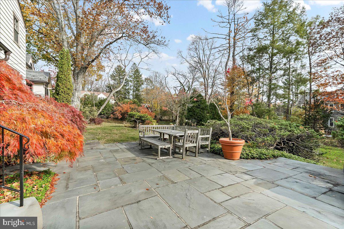 GLADWYNE - Residential