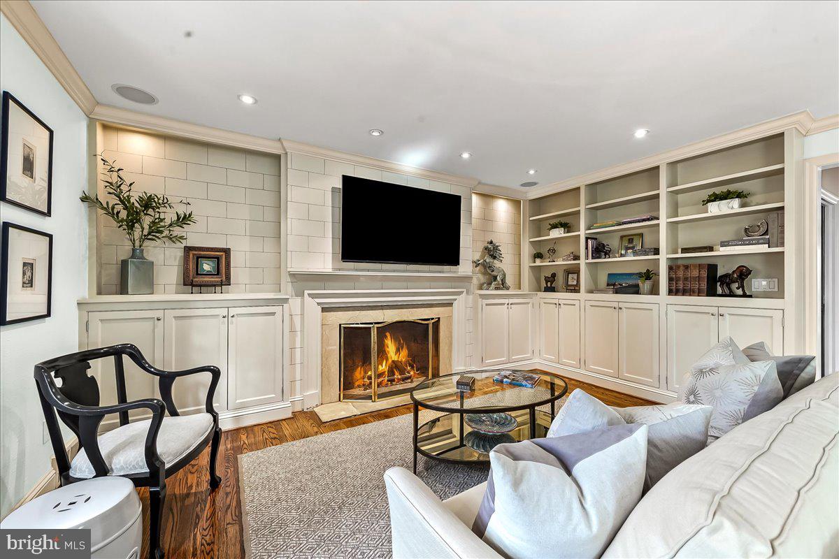 GLADWYNE - Residential