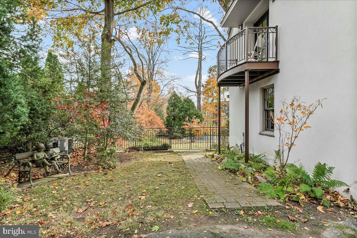 GLADWYNE - Residential