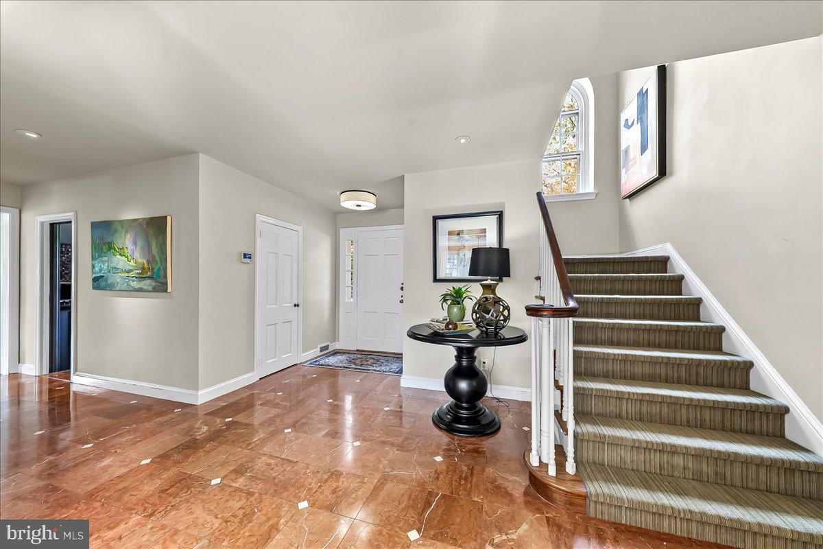 GLADWYNE - Residential