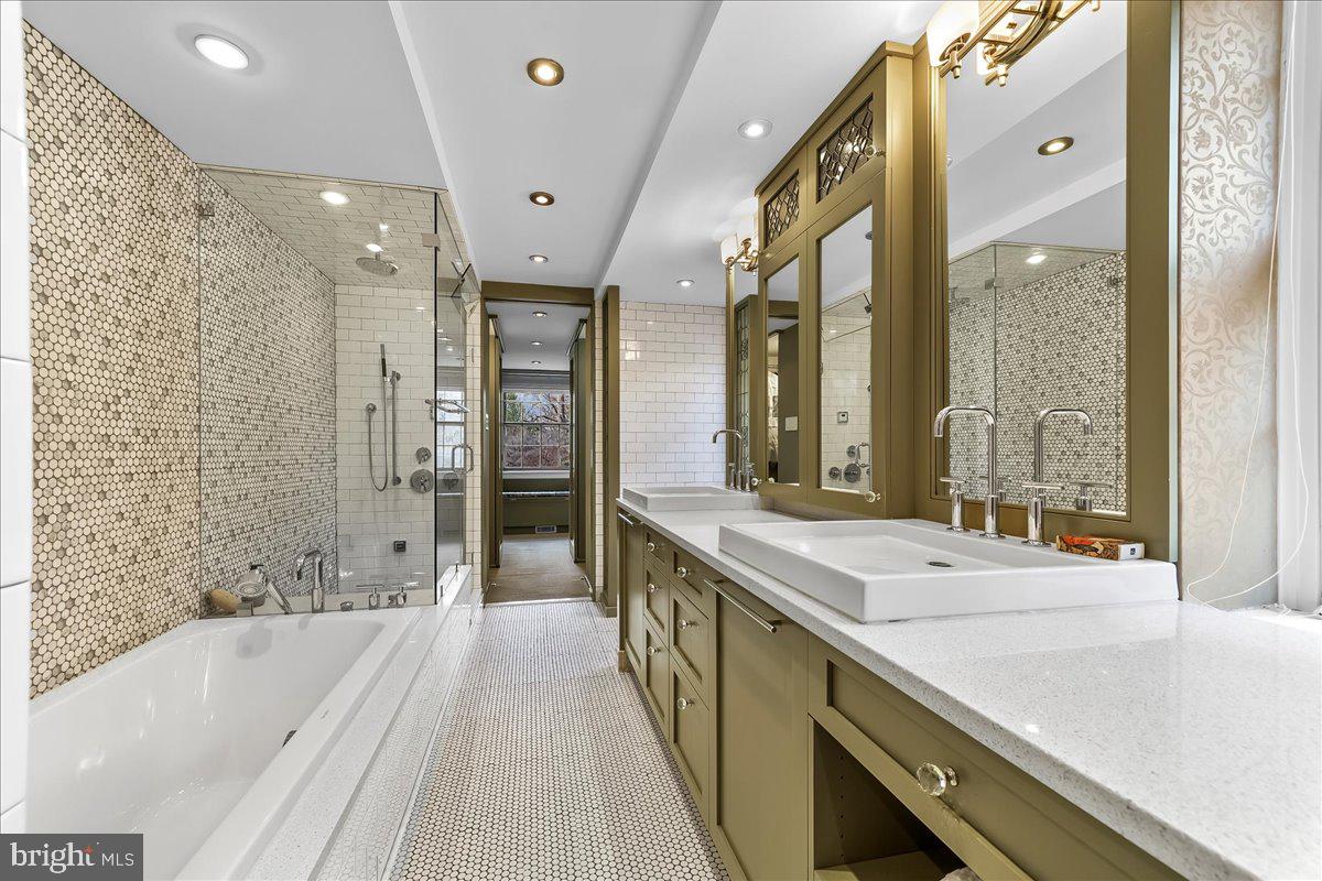 GLADWYNE - Residential